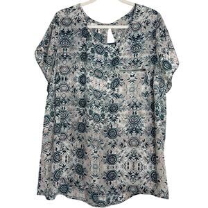 Maurice’s Plus Size short sleeve floral blouse with zipper pocket, size 2